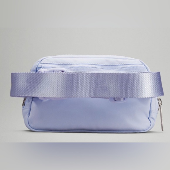 NWT Lululemon Everywhere Belt Bag Pastel Blue - Picture 2 of 10
